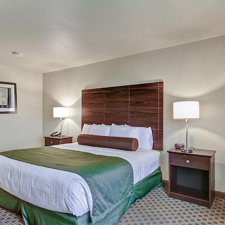 Cobblestone Hotel&Suites Pulaski/Green Bay Buitenkant foto