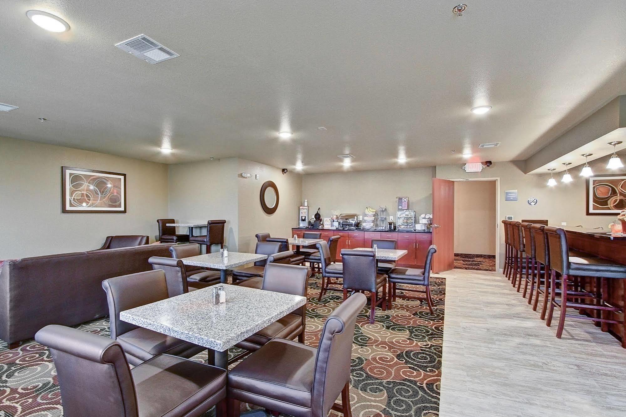 Cobblestone Hotel&Suites Pulaski/Green Bay Buitenkant foto