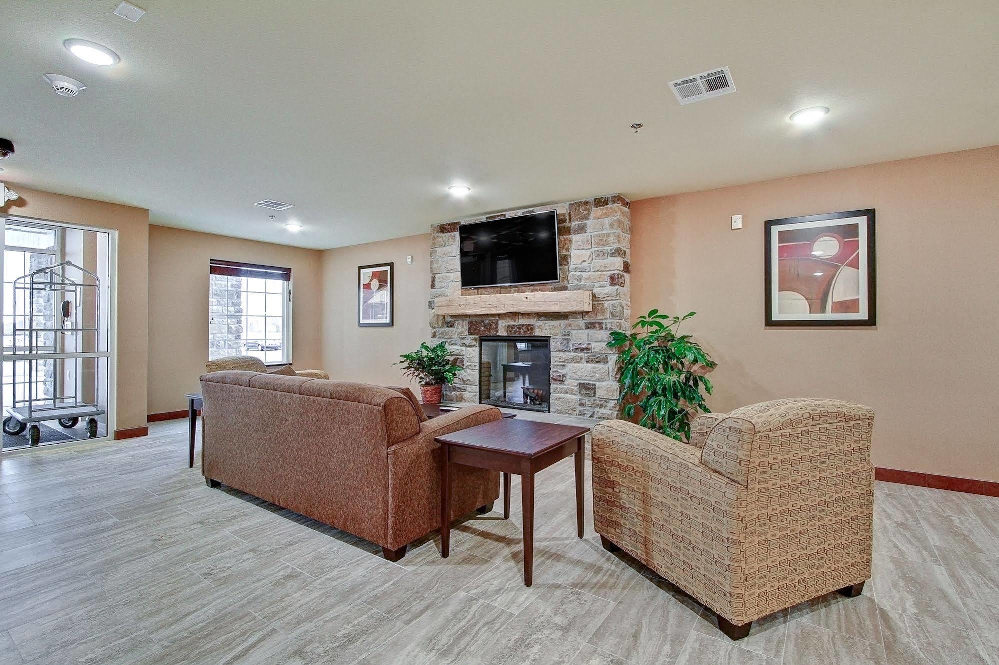 Cobblestone Hotel&Suites Pulaski/Green Bay Buitenkant foto