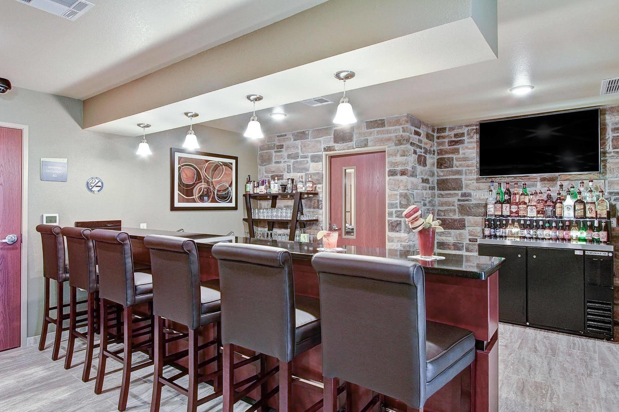 Cobblestone Hotel&Suites Pulaski/Green Bay Buitenkant foto