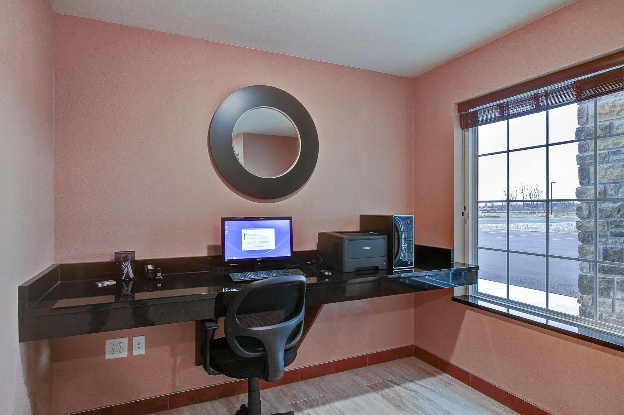 Cobblestone Hotel&Suites Pulaski/Green Bay Buitenkant foto