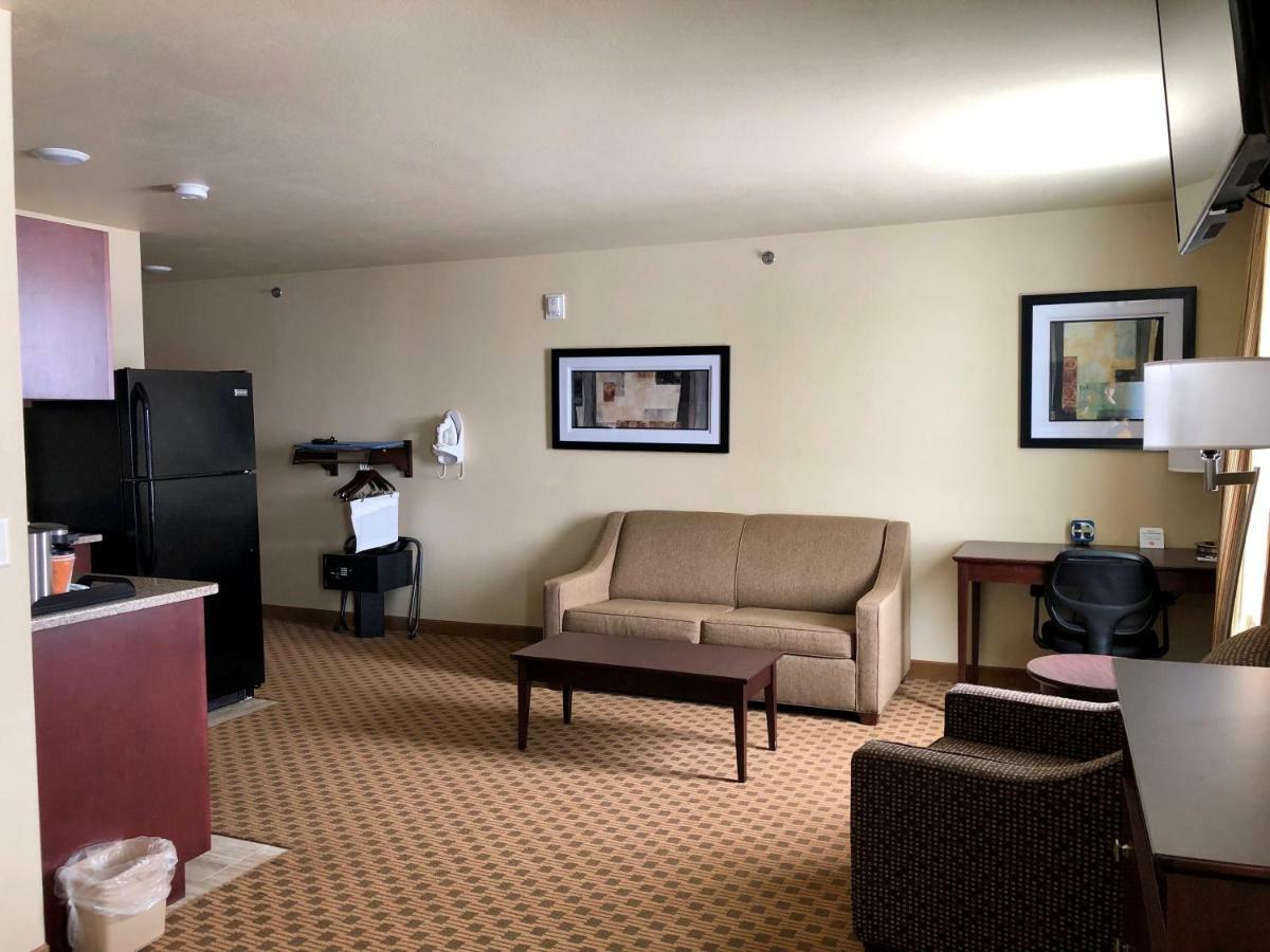 Cobblestone Hotel&Suites Pulaski/Green Bay Buitenkant foto